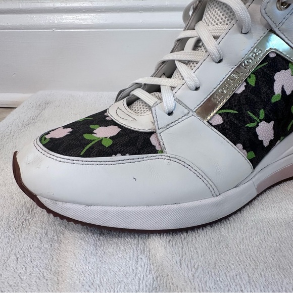 Michael Kors Women's Georgie Trainer Floral Rose Gold Sneakers Pre-owned - Picture 7 of 16